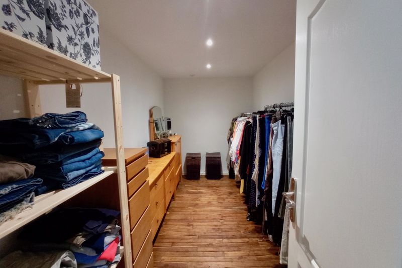 P Master dressing room